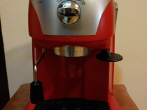 Espresor manual DeLonghi cu cafea măcinată