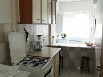 Apartament o camera decomandat, in zona Cetatii