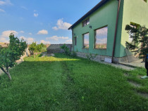 2 case situate în zona Otopeni, construită în 2012