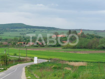 Casa deosebita amplasata intre dealuri la 25 km de Sibiu zon