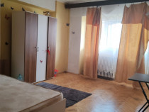 Apartament decomandat cu 3 camere, etaj 7/8, Vaslui zona Tra