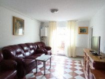 Inchiriez apartament în vila în centrul civic