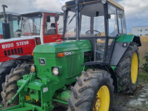 John Deere 1640 tractor cu priză și pe față tiranți