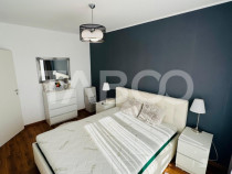 Apartament la etajul 1 cu 3 camere balcon parcare si boxa Av