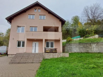 Casa de vanzare , 1500mp teren , zona Podul Jelnei