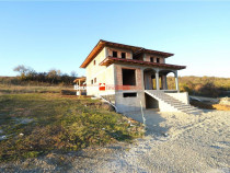 CASA LA ROSU CU PANORAMA INCREDIBLIA SI TEREN GENEROS IN ZON