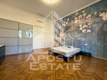 Apartament cu 4 camere semicentral in cladire istorica re...