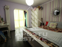 Apartament cu 3 camere, zona Lipovei