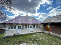 Casa la munte, teren 8324 mp, anexe, zona comuna Bucium