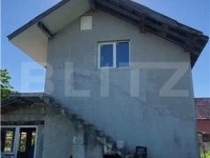 Casă de vânzare, cu 3 camere, 100 m², teren 5 arii, zona