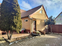 Casa cu 2 apartamente, 5 camere, 140 mp, zona Turnisor