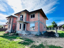Casa la rosu 4 camere, 106 mp, zona Miroslava