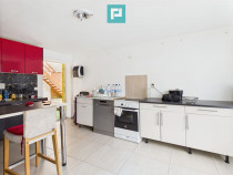 Casă cu 6 camere &icirc;n zona Central