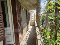 Casa cu 2 apartamente de 3 camere in centru