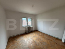 Apartament de vanzare, cu 3 camere, 68,18 mp, zona centrala,