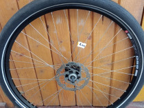 Roată față 28 cu butuc cu dinam Shimano Alfine jantă dublu capsată
