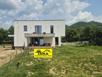 Str. Corbului, casa P+1, 30 ari teren