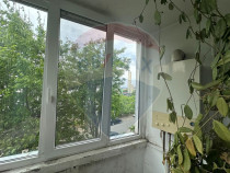 DE VANZARE în zona Decebal- 2 camere decomandate , etaj 2