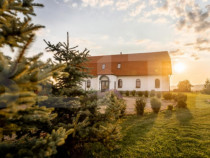 Conac de v&acirc;nzare 7 camere cu bai proprii, cramă, ciubăr ?