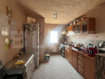 Apartament cu 3 camere, decomandat, zona micro 2