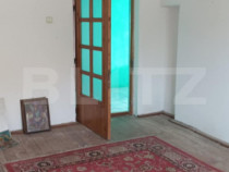 Casa cu 3 camere, bucatarie si baie, 105 mp și un teren de