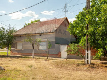 Casă solidă cu 4 camere, demisol și garaj – Pecica