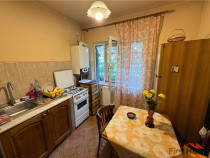 Apartament 3 camere, etaj 1, zona Garii , decomandat, parcar