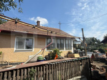 Casă 60 mp + Teren 2150 mp, zona Burdujeni