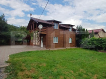 Casa individuala 5 camere, teren 2800 mp in Moldovenesti
