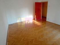 Vanzare apartament de 4 camere la Casa Poporului-stradal