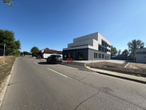 Clădire modernă P+2 cu parcare proprie - str. Tineretului
