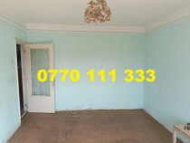 - Apartament 2 camere decomandat, zona Buzaului.