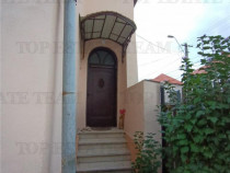 Vila cu aspect de conac in centrul Ploiestiului, ideala pent