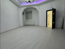 { Metrou UNIVERSITATE } Apartament 4 camere