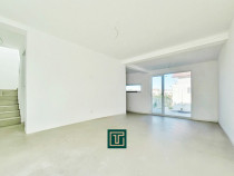 Casă modernă cu piscină &icirc;n F&acirc;nt&acirc;nele &ndash; confort si relaxare