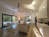 Reședință exclusivistă cu deschidere la Lacul Scrovi?...