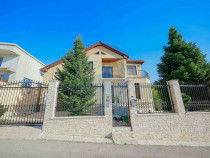 De v&acirc;nzare vilă cu 7 camere, drum privat, &icirc;n zona de D...