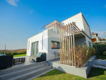 Casă modernă în stil mediteranean, cu terase și veder...