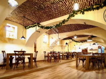 Vânzare restaurant La Cramă – locaţie centrală Hune...