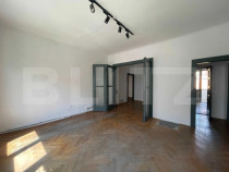 Apartament cu 4 camere, 120 mp, &icirc;n Centrul Clujului