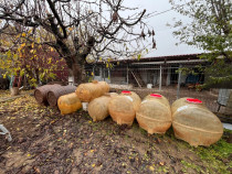 Butoaie de vin (fibra de sticla 200/300L si plastic 400L)