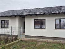 Casa cu 4 camere semifinisata, 92 mp, teren 400 mp, in Veti