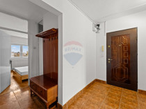 Apartament spațios cu 3 camere, de v&acirc;nzare, &icirc;n zona 30...