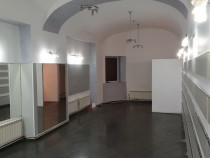 Dau in chirie spatiu comercial central Piata Avram Iancu
