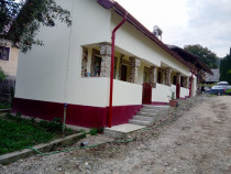 Case la curte cu mult teren Jupanesti, Arges