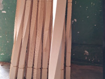 Baluștri și st&acirc;lpi pentru scări din lemn