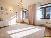 FILM! Eleganta si confort, in cetatea istorica a Brasovului,