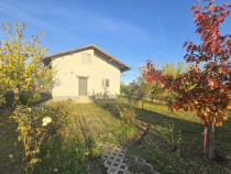 Casa 3 camere si curte cu pomi fructiferi