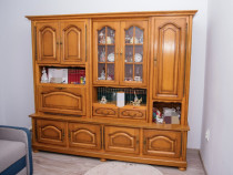 Mobilă din lemn masiv