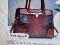 Vand doua genti de dama, una culoare negru si cealalta rosu burgundy